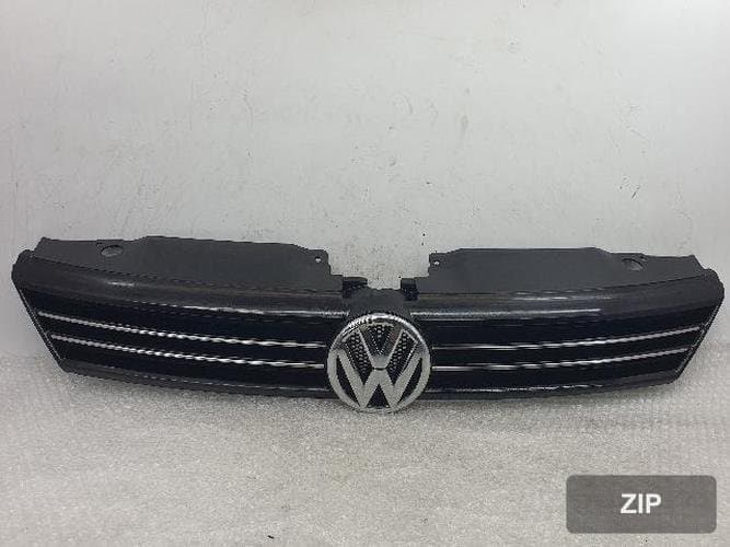 Volkswagen Jetta 2011 — решётка радиатора 5C6853653