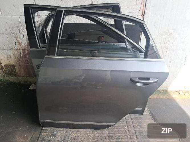 Volkswagen Passat 2015 — задняя левая дверь
