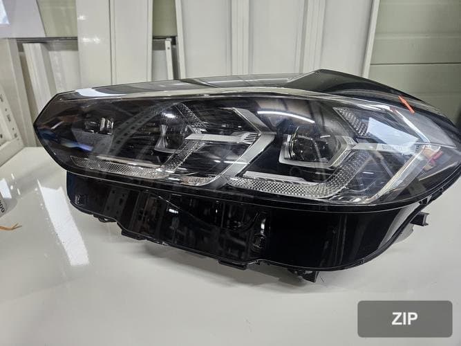 BMW X-Series 2022 — фара левая