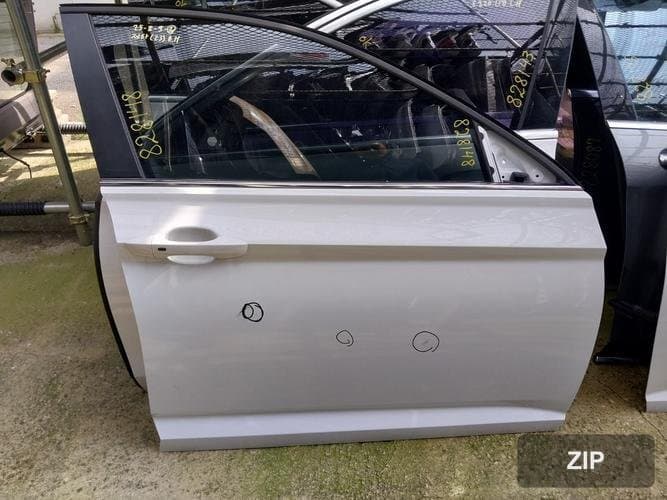 Volkswagen Jetta 2023 — дверь передняя правая