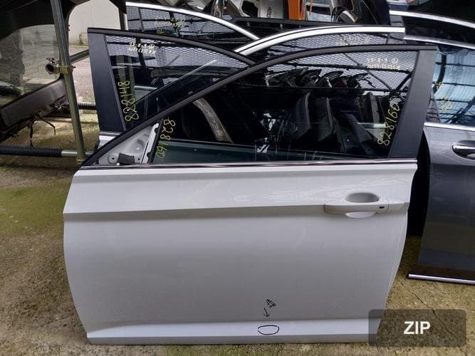 Volkswagen Jetta 2023 — передняя дверь левая