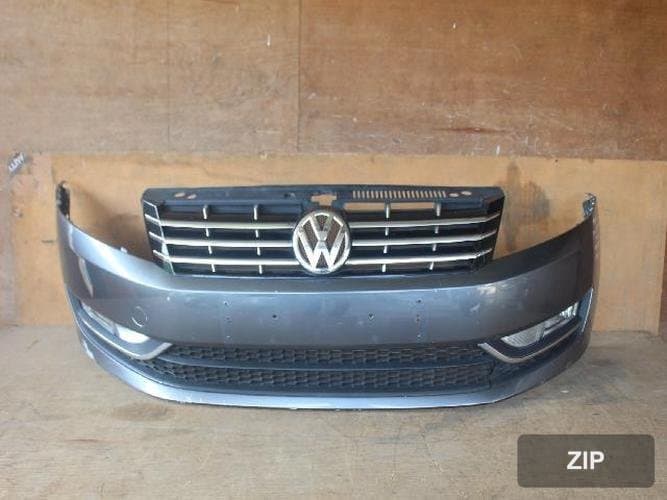Volkswagen Passat 2015 — передний бампер 561 807 221 B