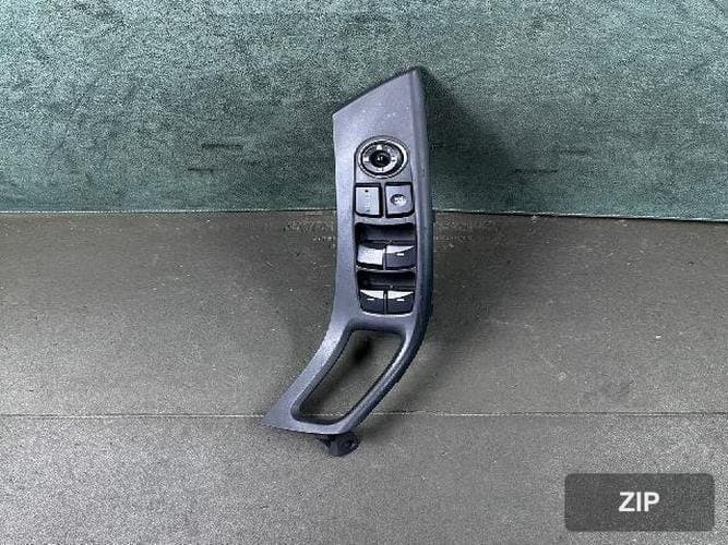 Hyundai Avante 2014 — переключатель электростеклоподъемника 93570-3X032RY