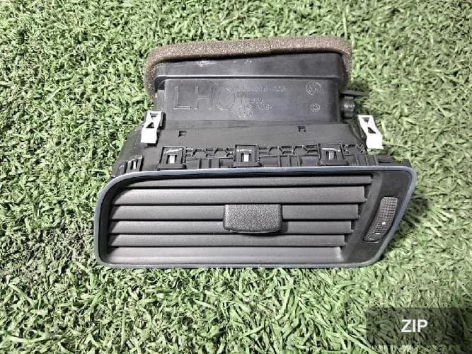 Volkswagen Passat 2015 — дефлектор обдува 561-819-703