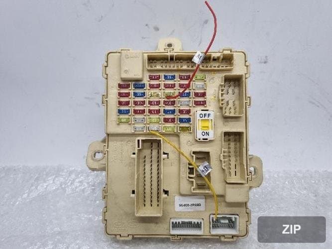 Kia K7 2012 — блок предохранителей салонный 95400-3R060