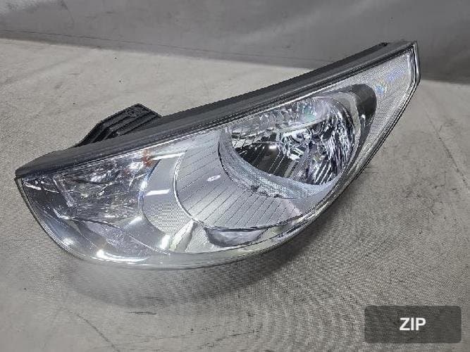 Hyundai Tucson 2010 — фара передняя левая
