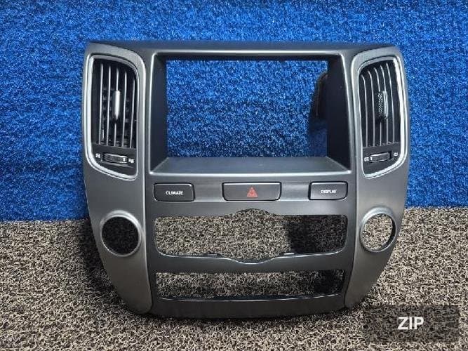 Hyundai Equus 2012 — накладка центральной консоли 1
