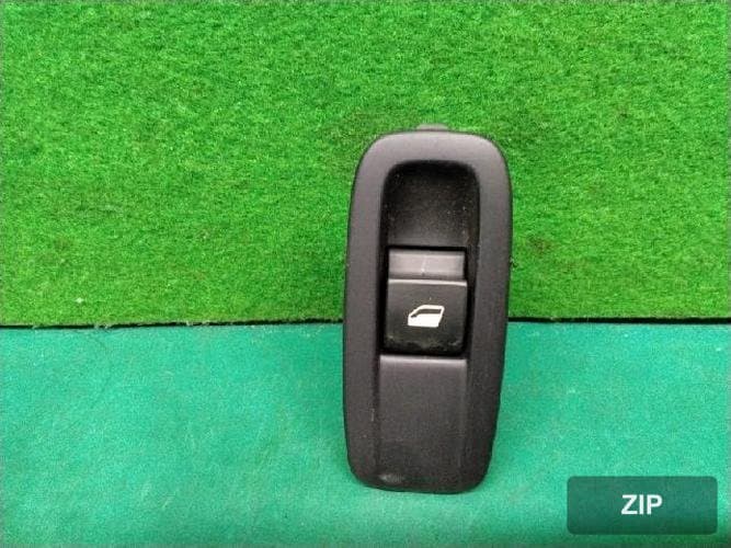 Citroën C4 2018 — кнопка/переключатель 98044803ZD