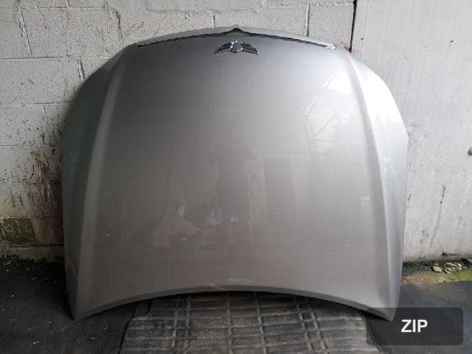 Hyundai Genesis 2011 — капот