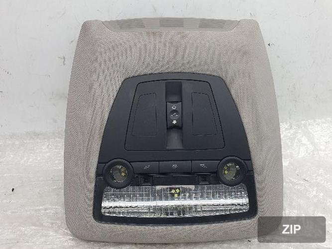 BMW 7 Series 2009 — плафон салона с консолью