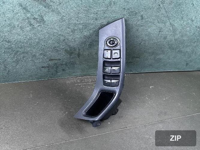 Hyundai Avante 2014 — кнопка стеклоподъемника 93570-3X032RY
