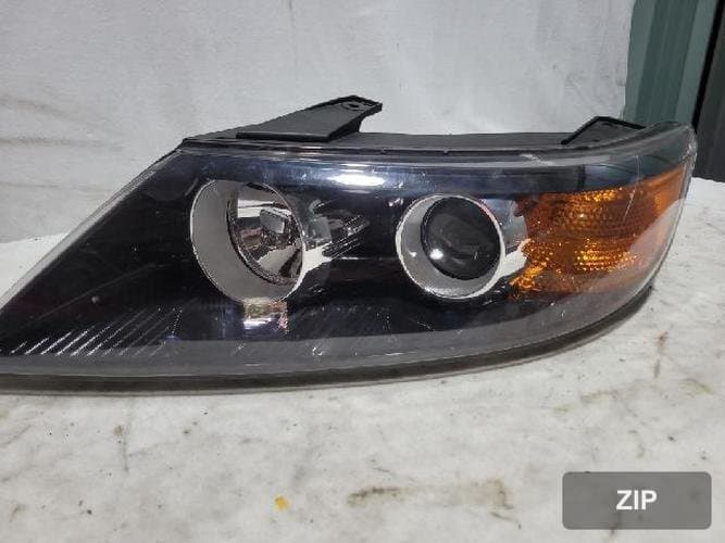 Kia Sorento 2010 — фара левая 921012P000