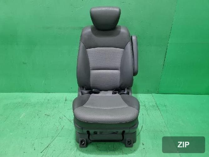 Hyundai Grand Starex 2011 — сиденье 5