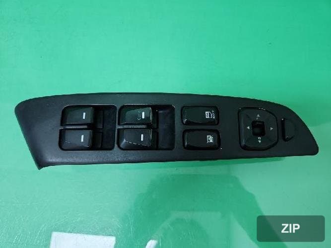 Hyundai Tucson 2010 — переключатель стеклоподъемника 1