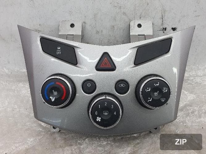 GM Daewoo Trax 2014 — переключатель печки/кондиционера (климат-контроль) 95332723 7