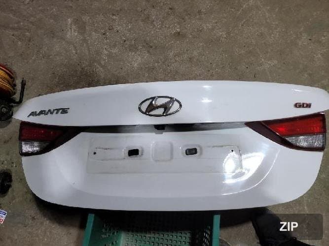 Hyundai Avante 2014 — крышка багажника
