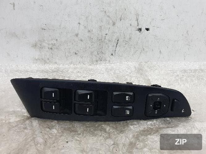 Hyundai Tucson 2011 — переключатель стеклоподъемника водителя 93570-2S0109P