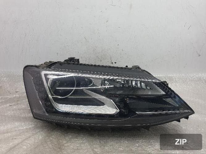 Volkswagen Jetta 2015 — фара правая 5C7 941 752 E 1