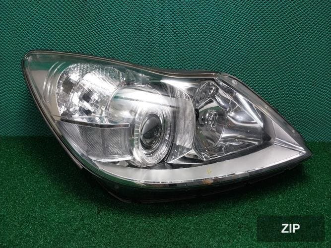 Hyundai Genesis 2009 — фара правая 921023M