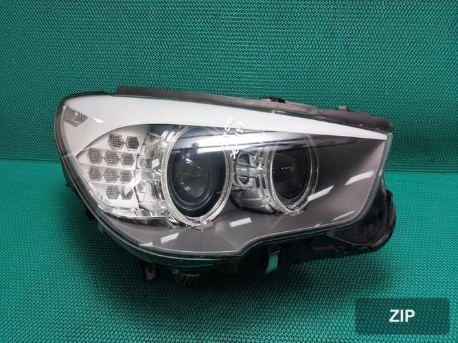 BMW 5 Series 2010 — фара правая