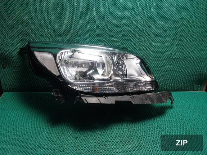 Chevrolet Malibu 2011 — фара правая 20809852