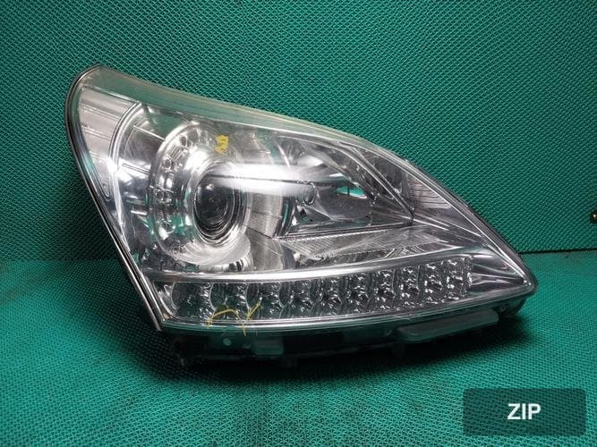 Hyundai Equus 2015 — фара правая HID 921023N030
