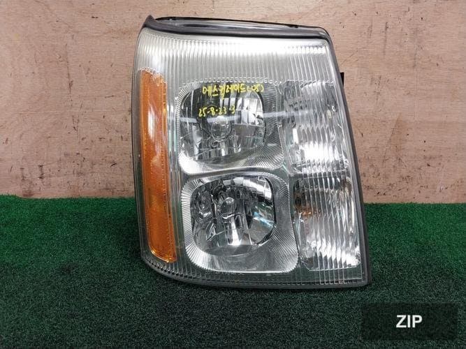 Cadillac Escalade 2005 — фара правая HID