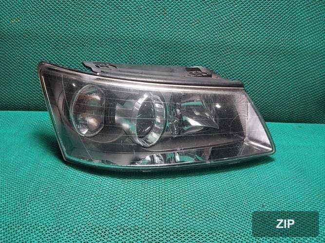 Hyundai Sonata 2005 — фара передняя правая 921023K000