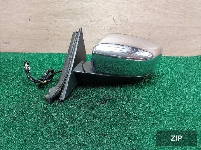 Chrysler 300 2012 — зеркало боковое левое 68088257AG