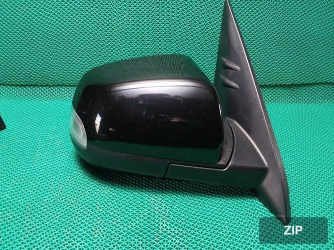 Hyundai Venue 2020 — зеркало боковое правое 87620K2040NKA