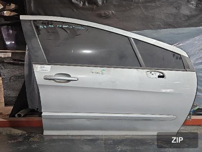 Peugeot 308 2013 — дверь передняя правая