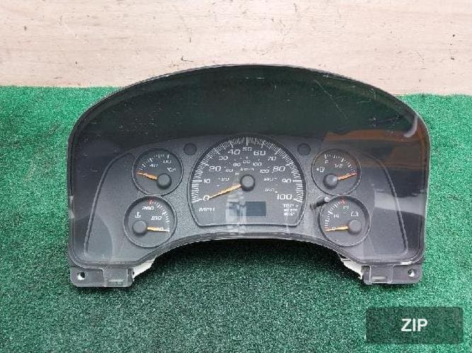 Chevrolet Express 2006 — приборная панель
