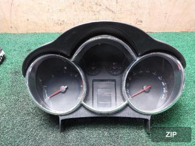 GM Daewoo Cruze 2011 — панель приборов 95990328