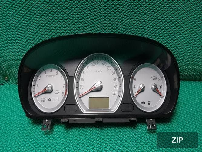 Hyundai Sonata 2005 — панель приборов 940033K050