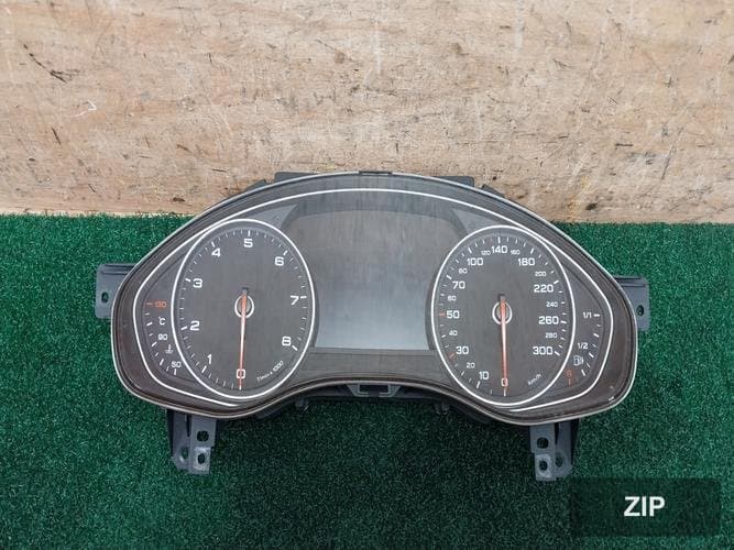 Audi A7 2012 — панель приборов 4G8920930M