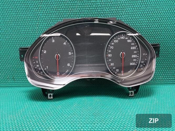 Audi A6 2015 — приборная панель 4G8920932S