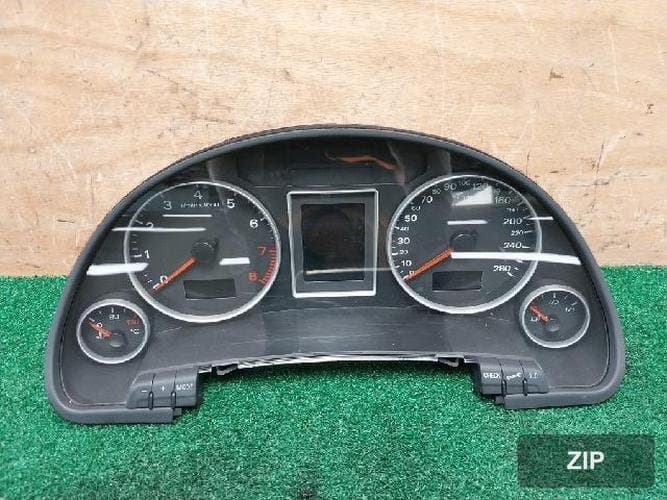 Audi A4 2008 — приборная панель 8E0920901J