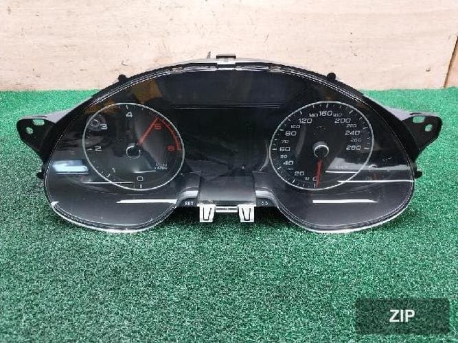 Audi A4 2016 — приборная панель 8K0920932D
