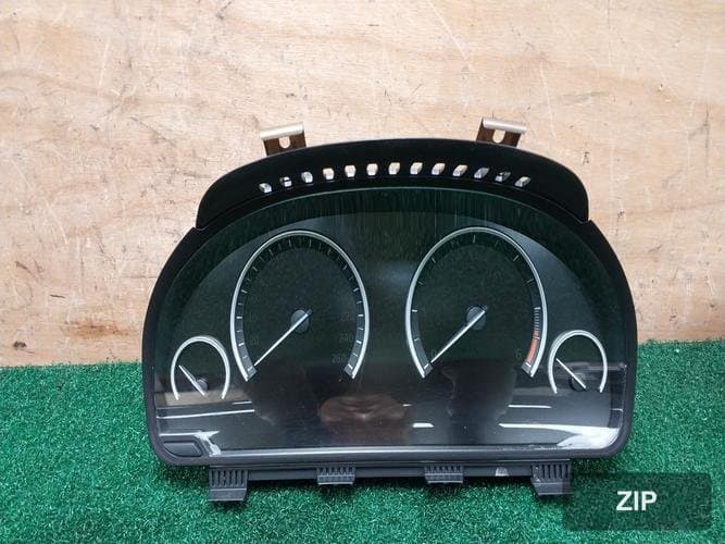 BMW 5 2012 — панель приборов 928046401