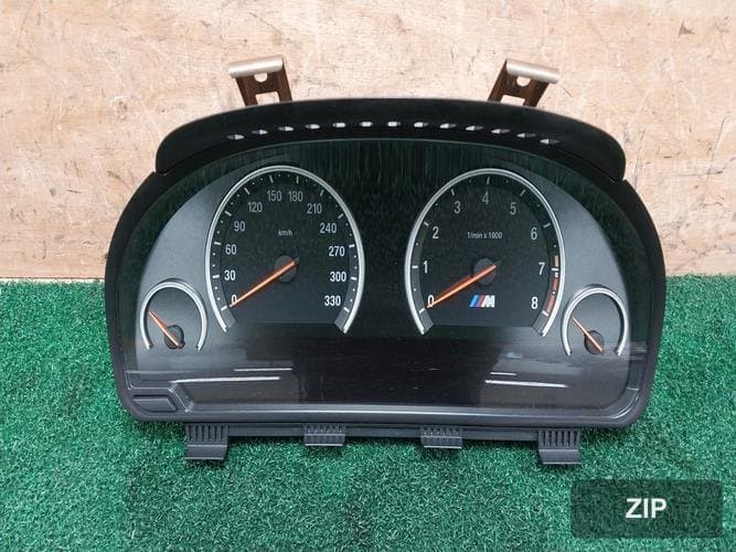 BMW 5 серия 2013 — приборная панель 784861701