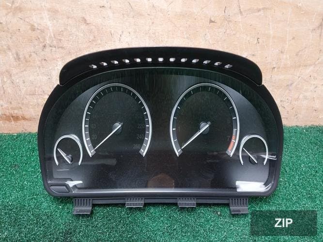 BMW 7 Series 2010 — панель приборов 923294601