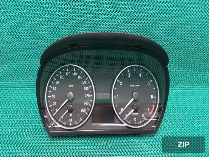 BMW 3 Series 2007 — приборная панель 912259401