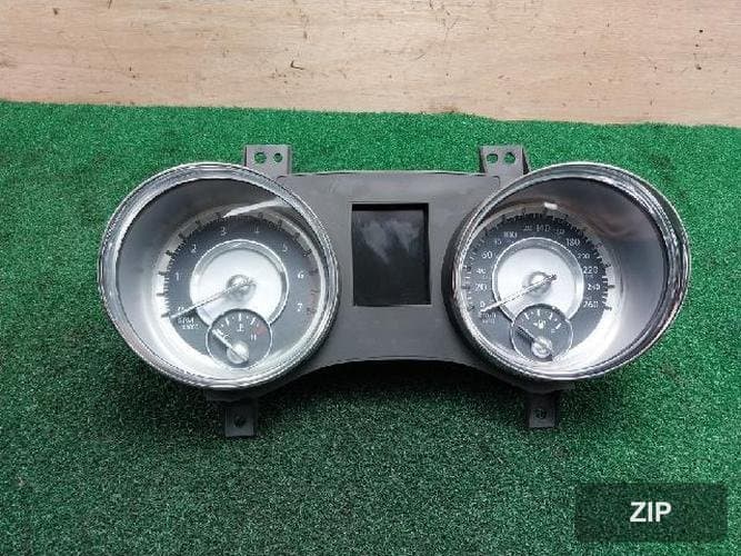 Chrysler 300 2012 — панель приборов 05091290AJ