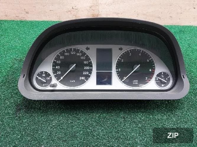 Mercedes-Benz B-Class 2010 — приборная панель A1694400411