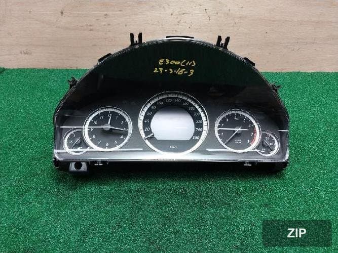 Mercedes-Benz E-Class 2011 — панель приборов A2129003310