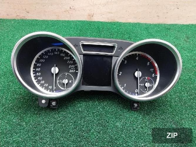 Mercedes-Benz M-Class 2015 — панель приборов A1669008814