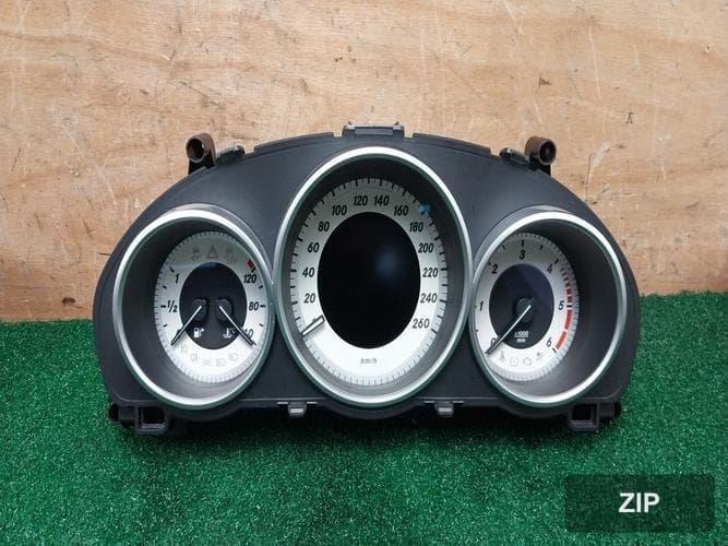 Mercedes-Benz E-класс 2016 — панель приборов A2129007129 8