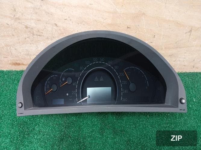 Mercedes-Benz S-Class 2003 — приборная панель