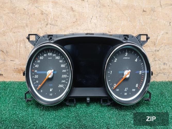 Mercedes-Benz E-Class 2019 — панель приборов A2139007525