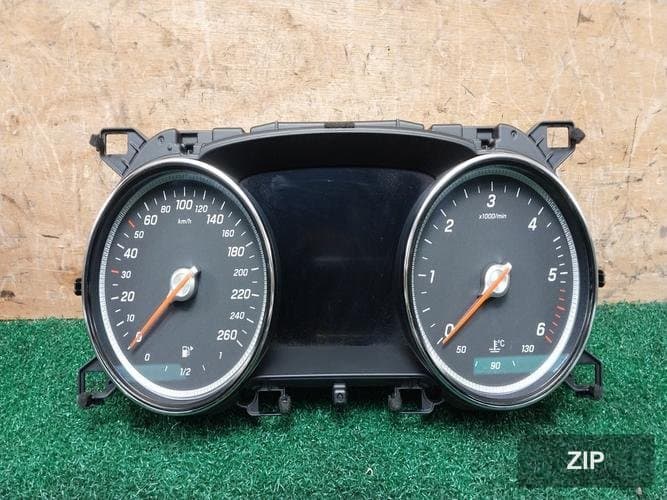 Mercedes-Benz E-Class 2017 — панель приборов A2139001117